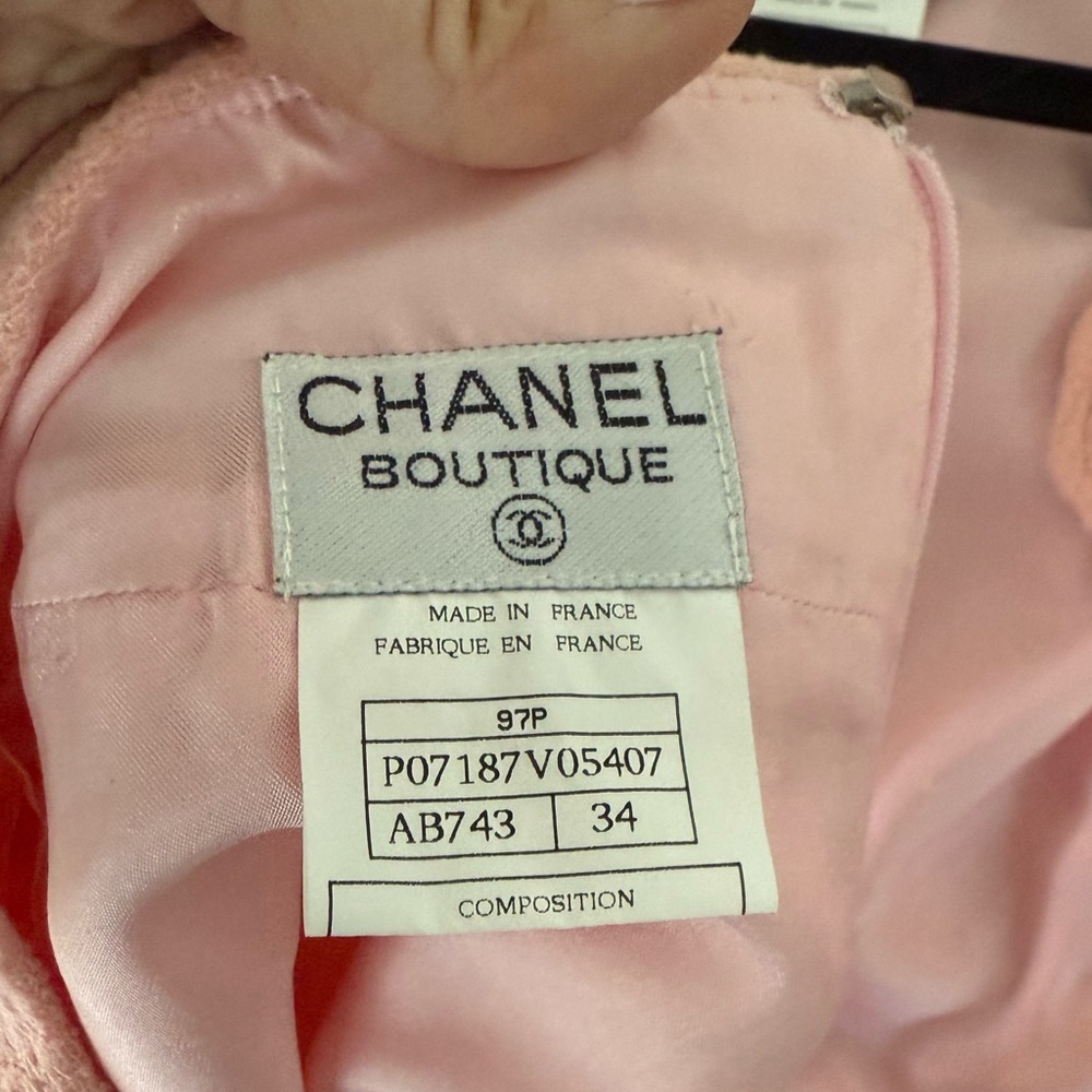 Chanel Vintage 1997P Pink Skirt Suit w 9 MOP logo buttons Sz FR 34 / US 0-2 - Picture 15 of 16